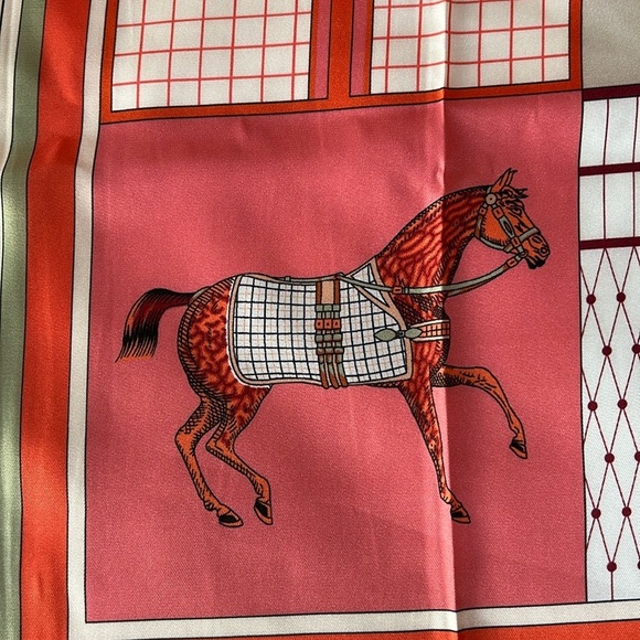 R-2217- Women's Scarf Orange Cream Colors NWT - Picture 5 of 7